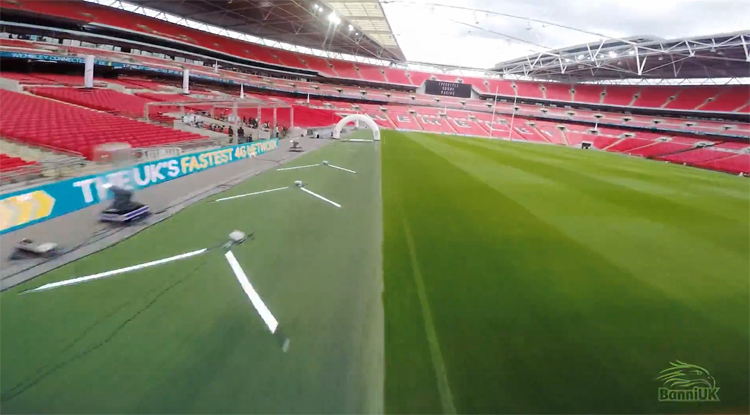 BanniUK racet met drone in Wembley Stadium