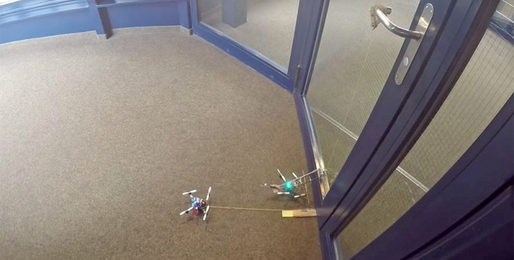 Nieuwe FlyCroTug microdrone tilt 40 maal zijn eigen gewicht