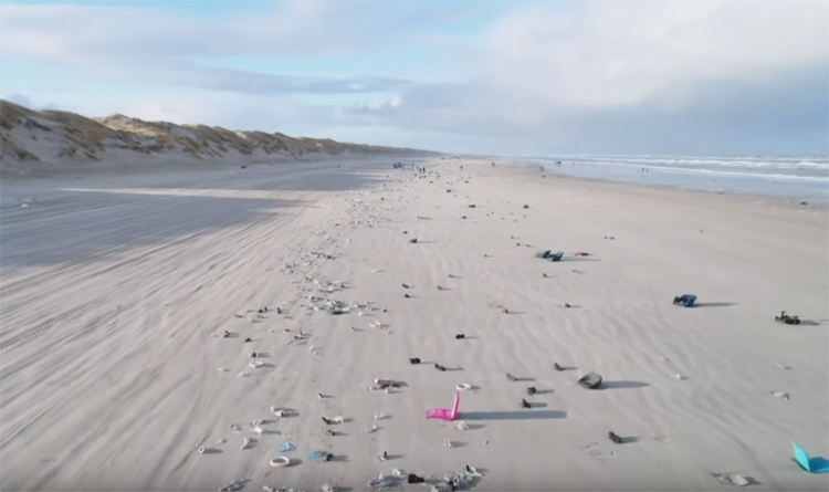 Dronebeelden tonen ravage strand Ameland