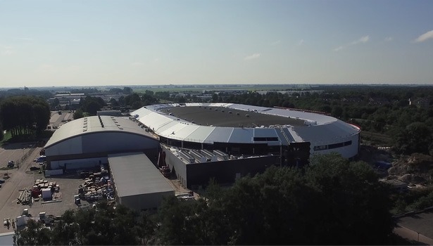 Thialf-onder-constructie-drone-drones-615x350