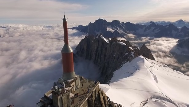 aiguille-du-midi-toren-berg-hoog-drone-quadcopter