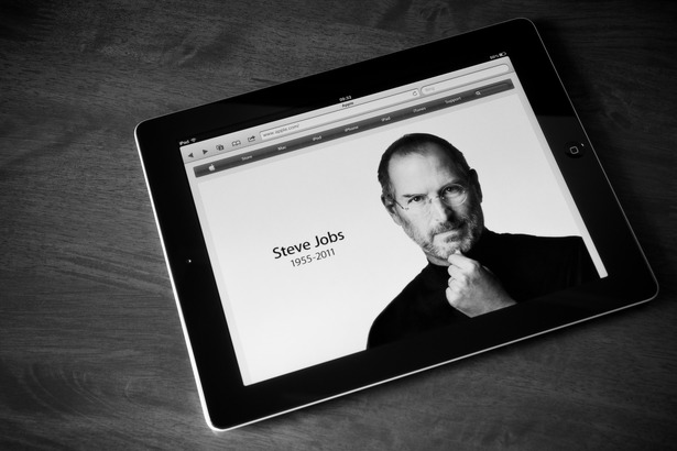 apple-steve-jobs-ipad
