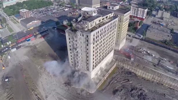 drone-dji-phantom-2-historic-avenue-hotel-detroit-sloop