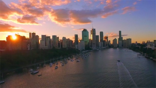 drone-video-brisbane-australie-ondergaande-zon-2015