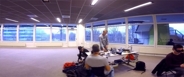 fpv-racen-door-leeg-kantoorpand-quadcopter-drones-tim-van-vliet-2015