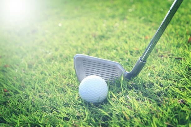 golf-jason-day-golfbal-gras