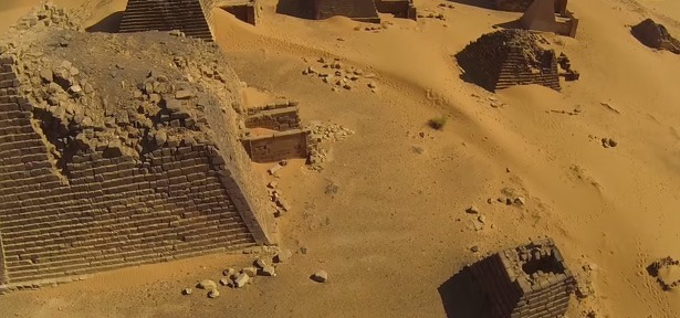 piramides-egypte-drone-drones