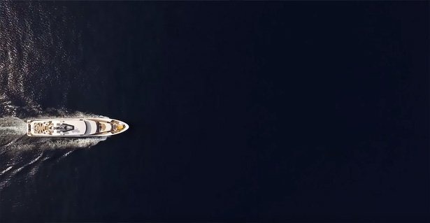 super-jacht-suerte-drone-video-boven-schip